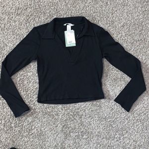 H&M Women’s Vneck collar ribbed cropped long sleeve shirt size small black